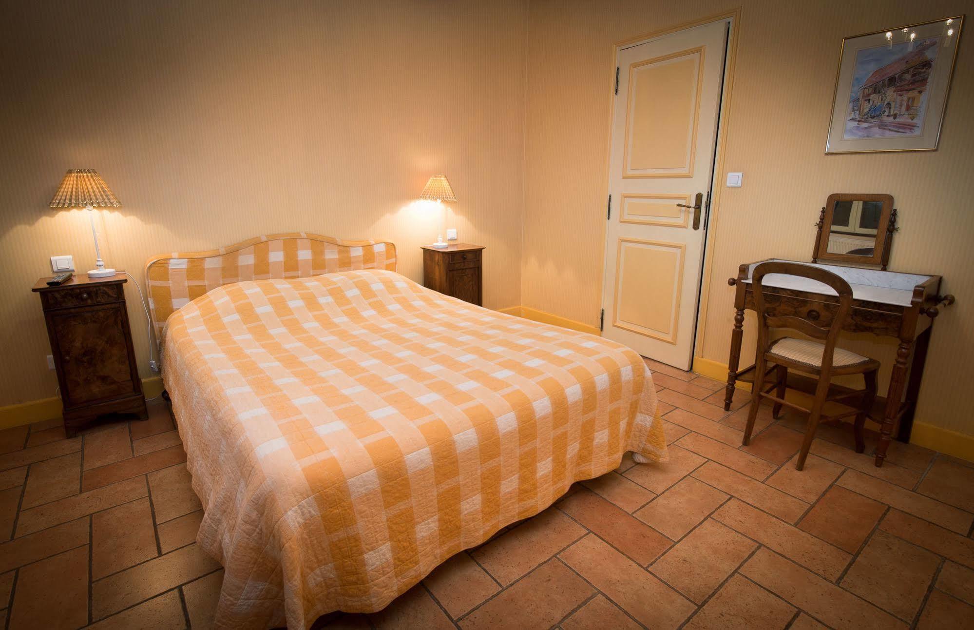 Hotel De La Halle *